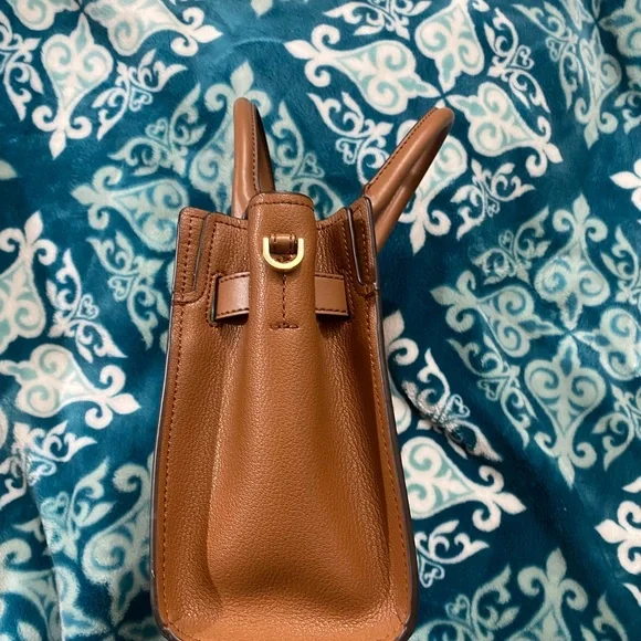 Michael Kors Hamilton Handbag. - Picture 7 of 8